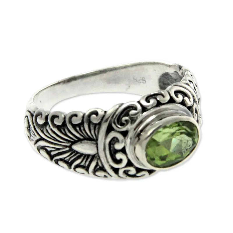 Ethnic scored ring-Handcrafted Sterling Silver 'Bali Heritage' Peridot Ring (Indonesia)